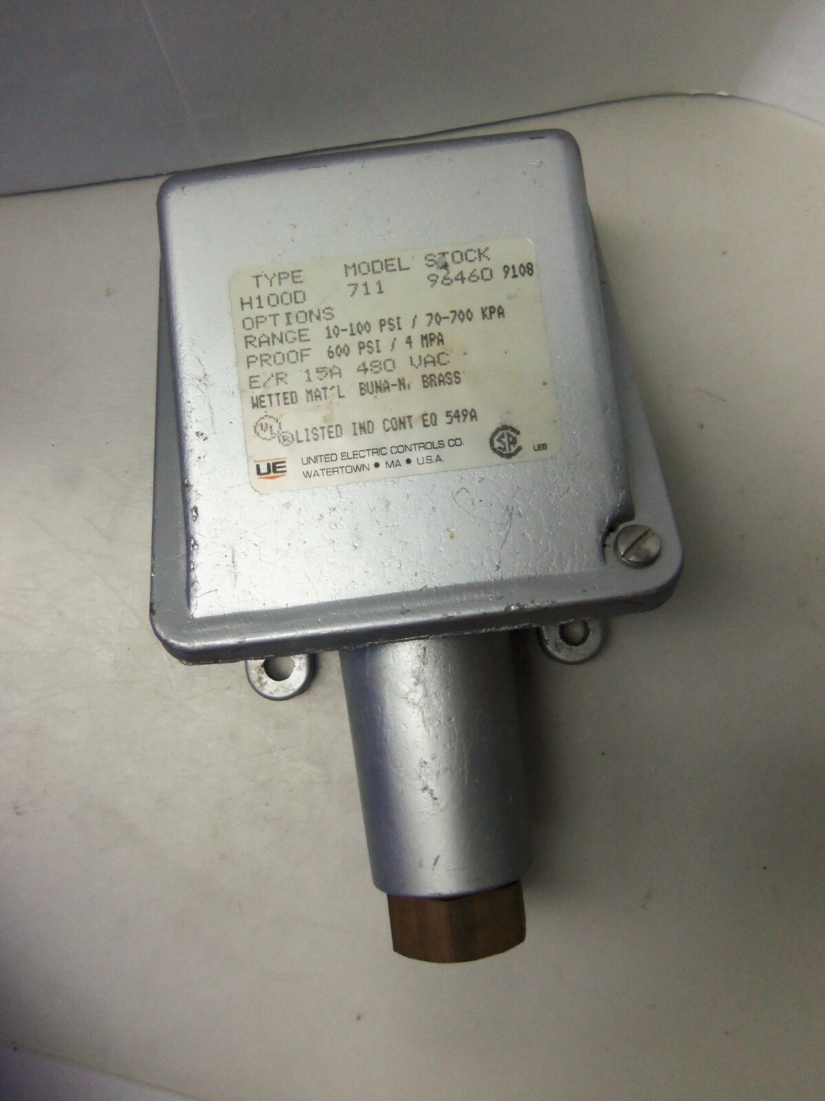 New United Electric Pressure Switch H100D Model 711 Range 10-100 PSI 70-700 KPA