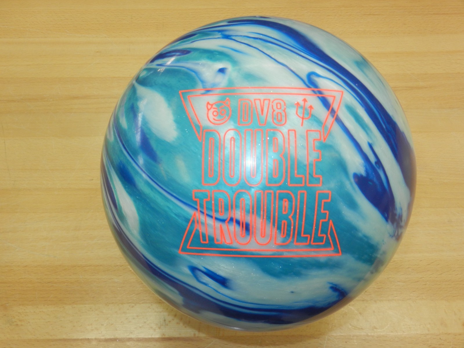 NIB 15# DV8 Double Trouble Bowling Ball 15.3/3-4" Pin/2.80oz TW