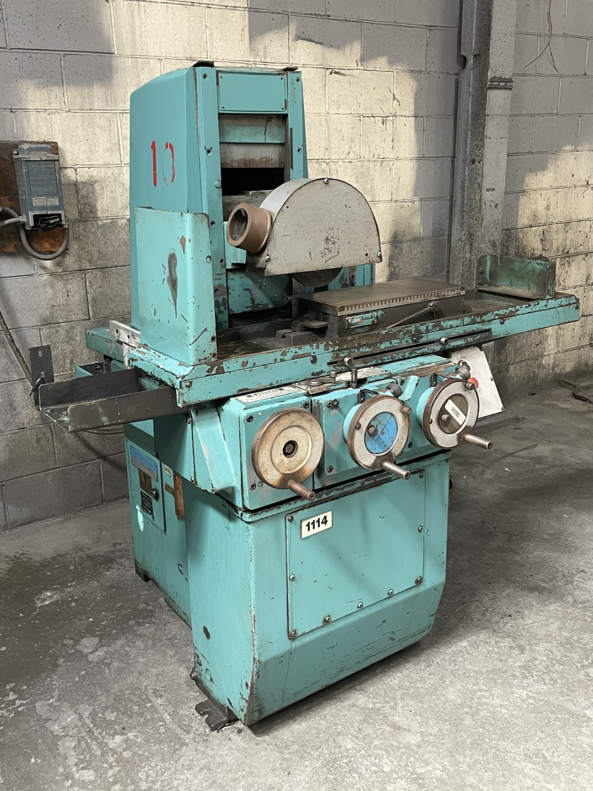 Brown & Sharpe 818 Hydraulic Surface Grinder 8" x 18" with Walker Magnetic Chuck