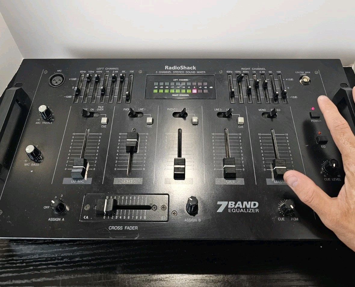Radio Shack 7 Band Equalizer 3 Channel Stereo Sound Mixer 32-3012 Tested/Working