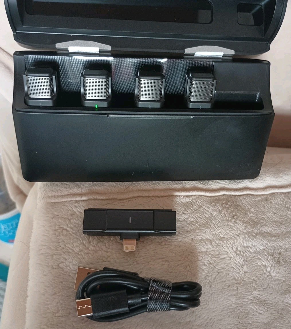 Jostart 4-Channel 2.4g Wireless Lavalier Microphone System