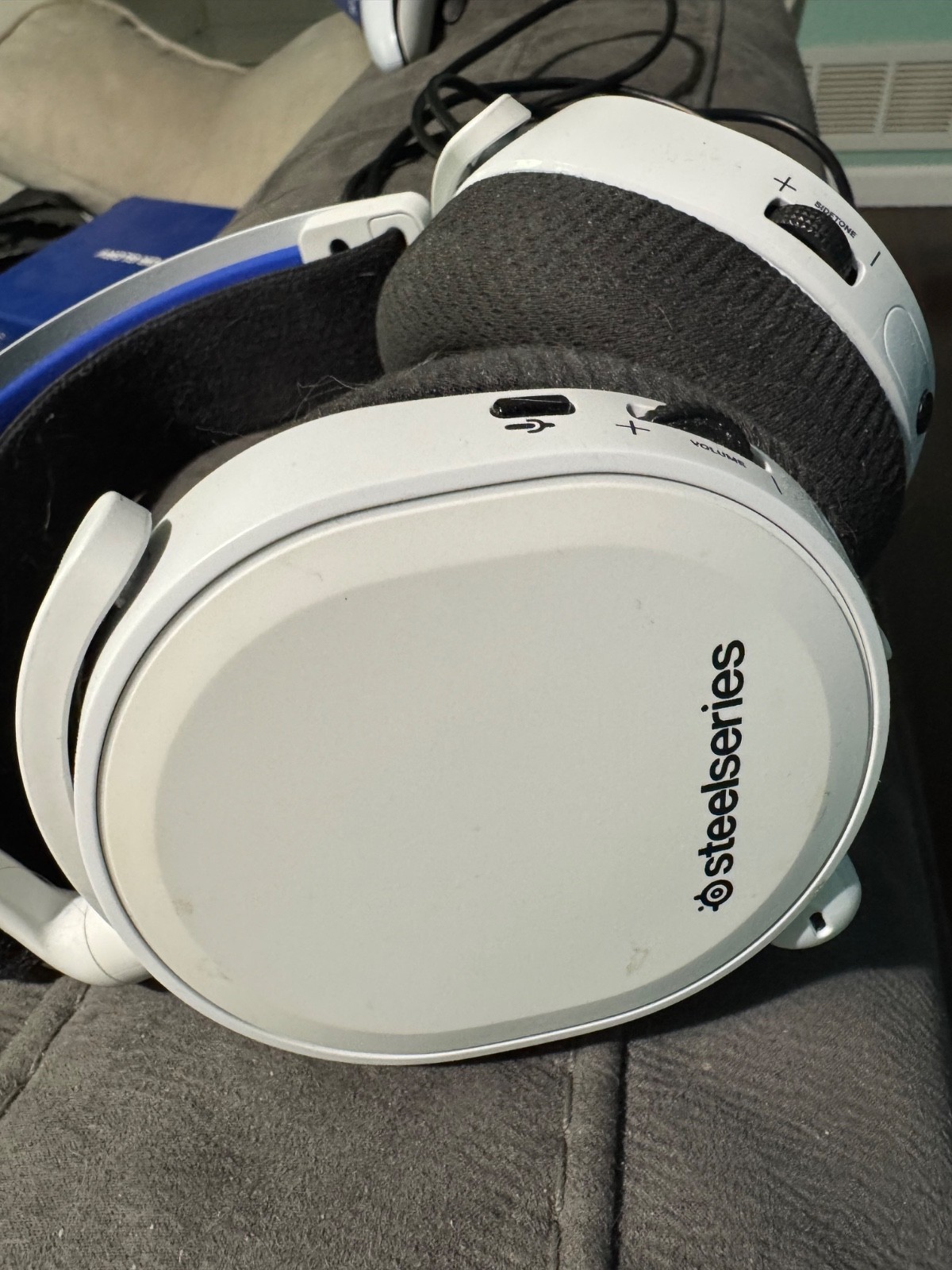 SteelSeries Arctis 7P Plus Wireless Over-Ear Gaming Headset - White