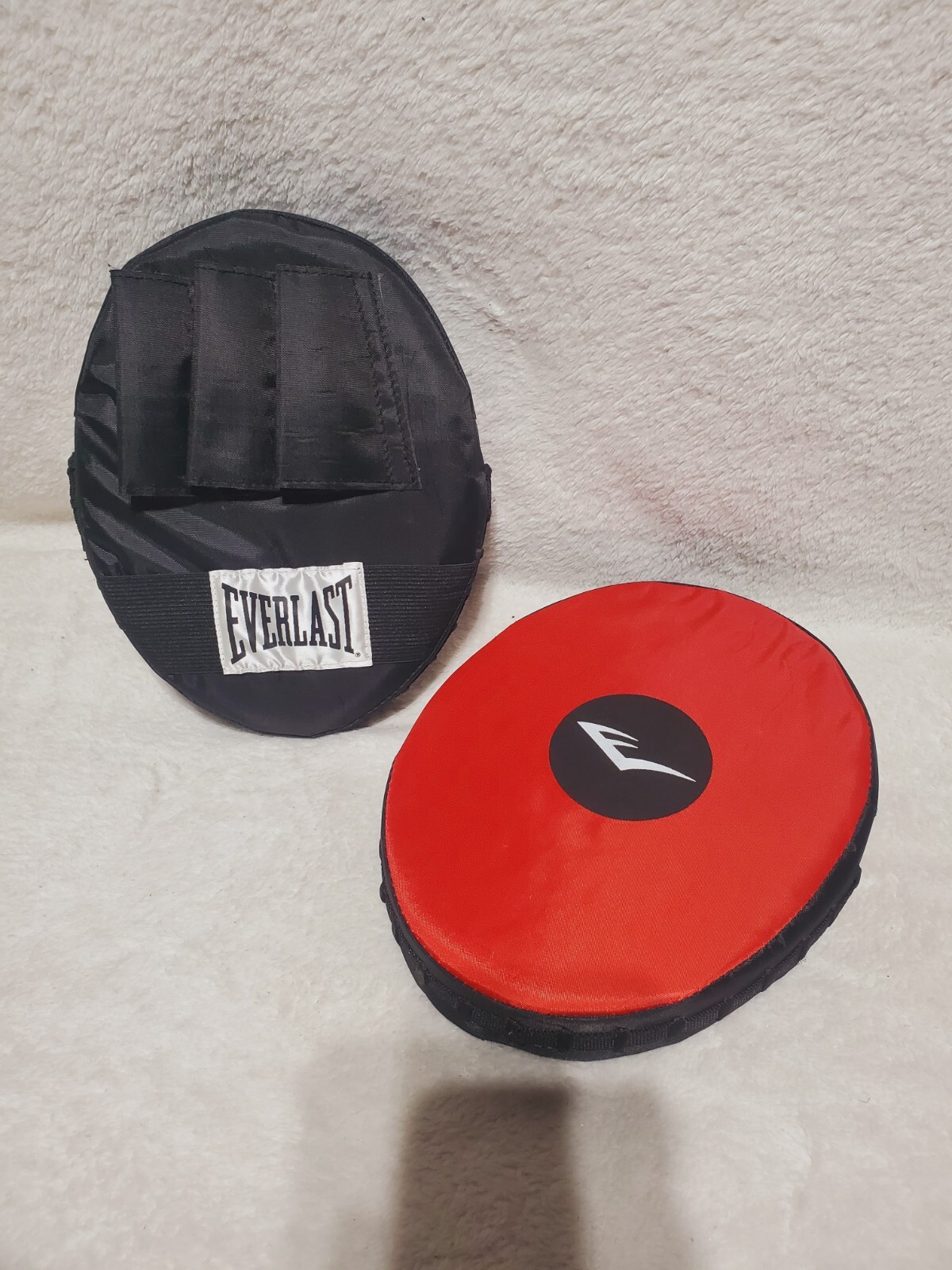 EVERLAST Adult Size Punch Boxing Hit Mits Preowned