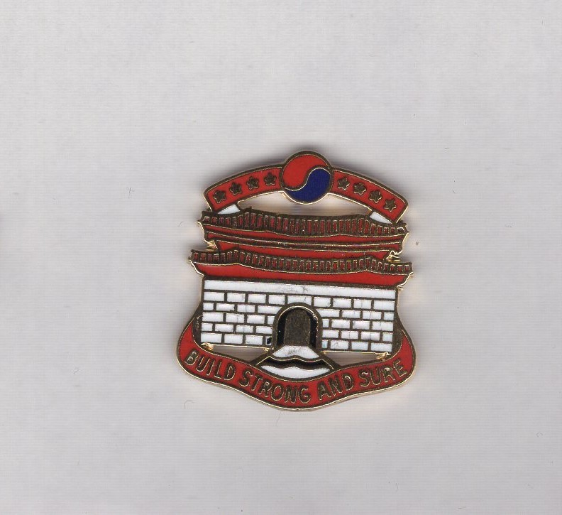 24th Engineer Group DUI crest c/b clutchback badge G-23