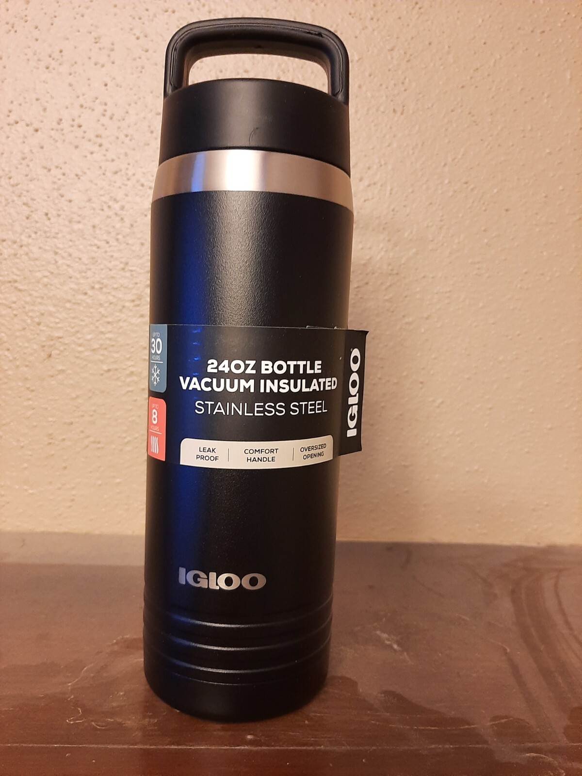 Igloo 24oz Bottle Vacuum Sealed Stainless Steel