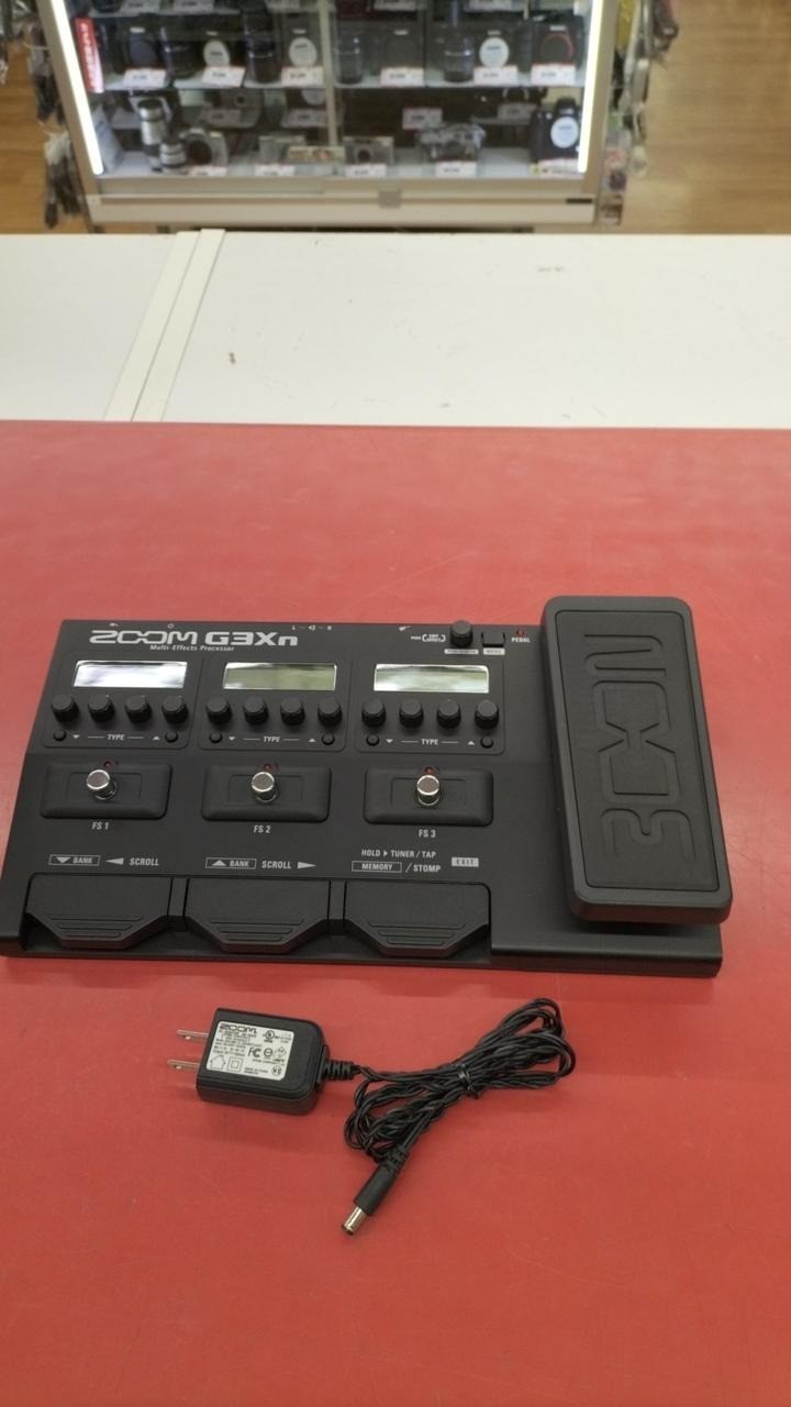 ZOOM G3Xn Multi-Effects Processor with Expression Pedal and Power Adapter