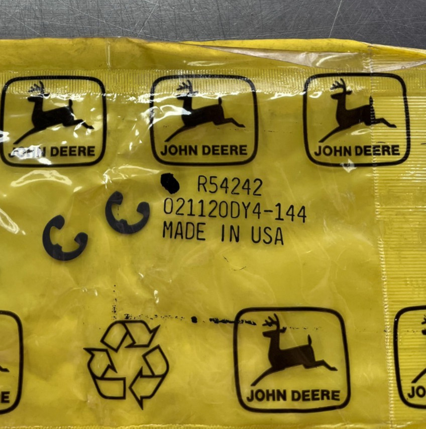 R54242   GENUINE  OEM  John Deere   SNAP RING   QTY of 2 Rings