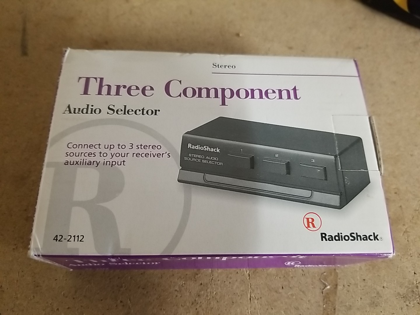 RADIO SHACK STEREO AUDIO SOURCE SELECTOR 42-2112 3 IN - 1 OUT