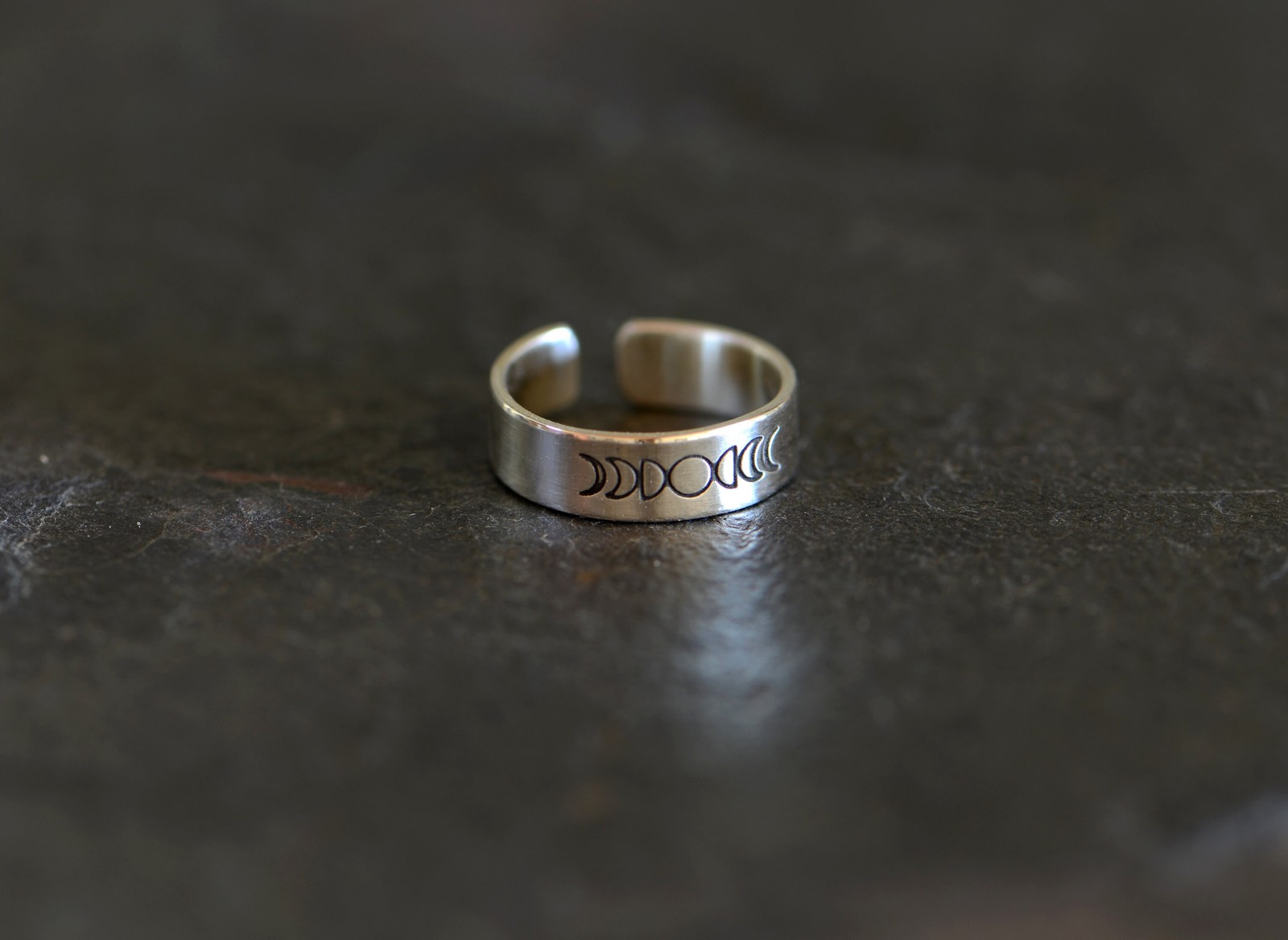 Sterling silver toe ring with moon phases - moon toe ring - silver midi ring or
