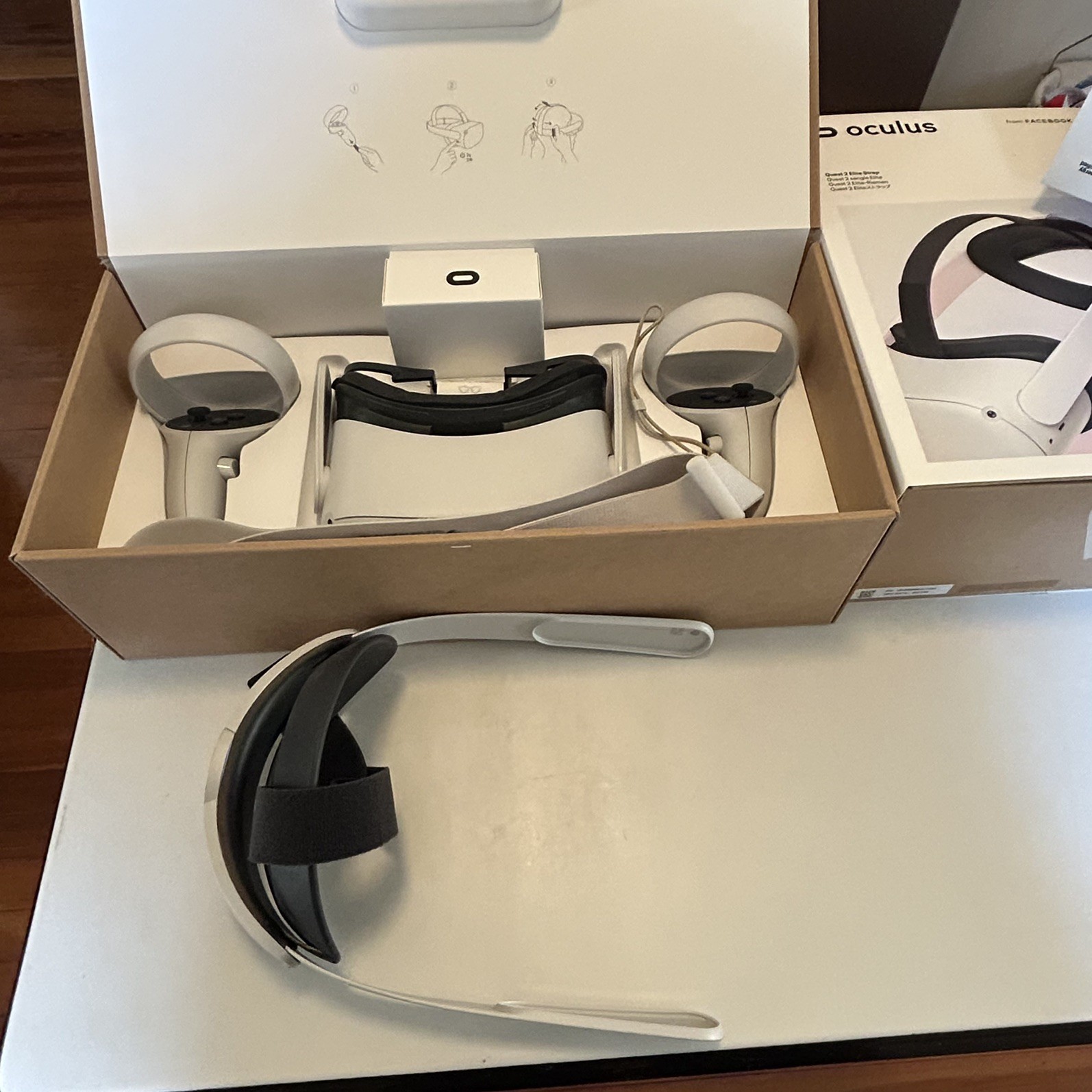 Oculus Quest2 VR Gaming Headset White 64GB w/ Elite Strap BUNDLE Excellent