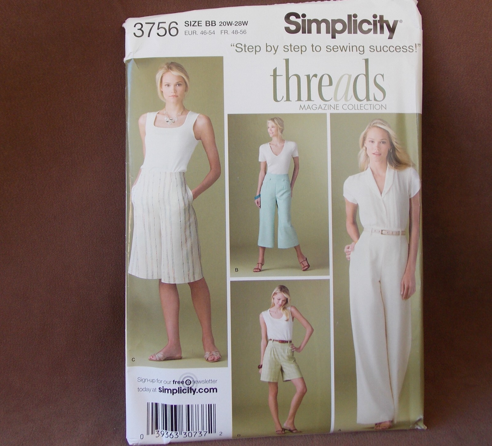 Simplicity Missess/Womans Pants & Shorts Sizes 20W-28W Uncut Pattern 3756