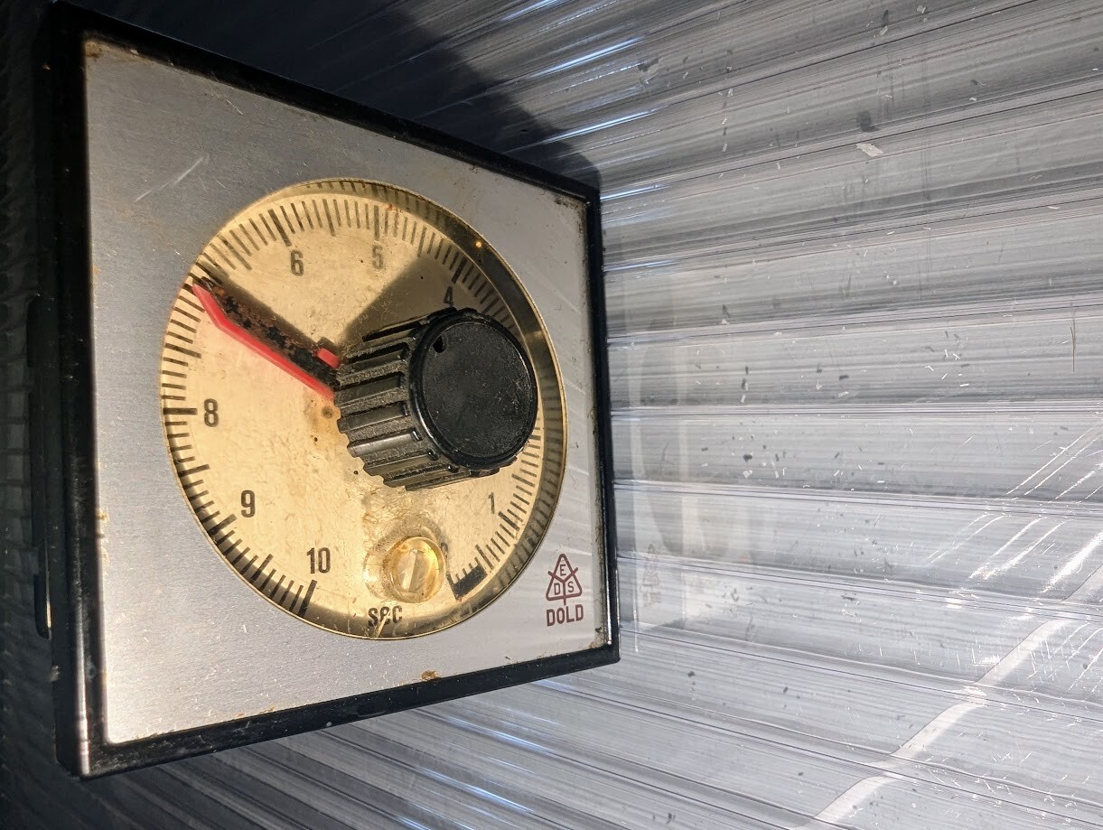 DOLD VS700.16.1011 PANEL TIMER RELAY 220V 50 CYCLE .4 TO 10 SECONDS