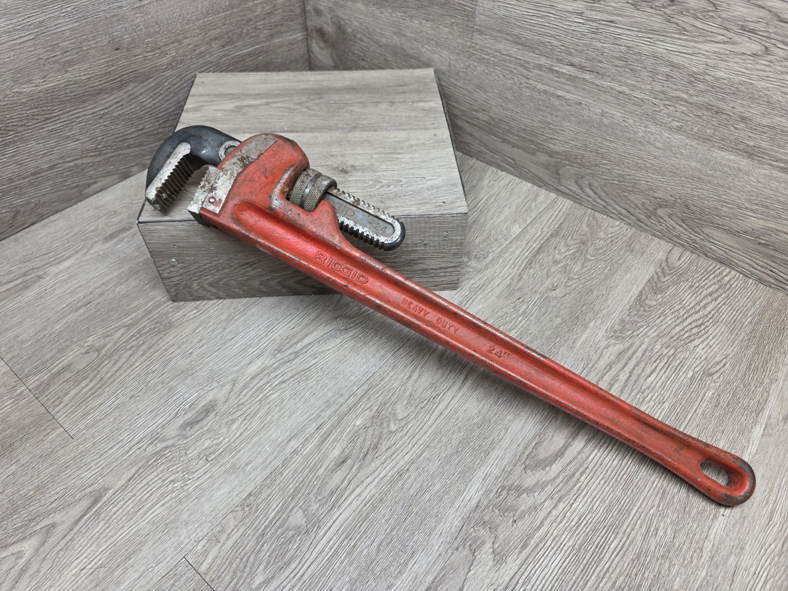 Ridgid 24" Heavy Duty Pipe Wrench RED RIGID Made In USA Vintage