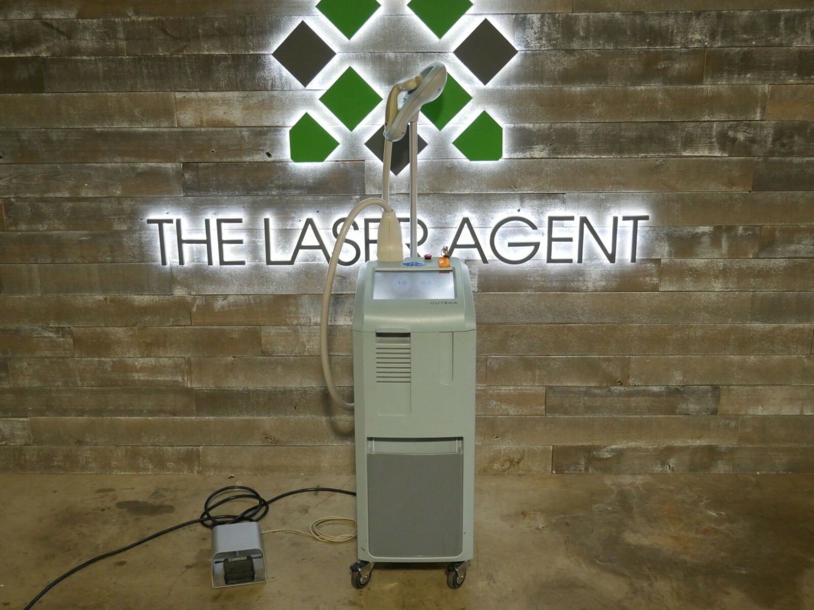 2006 Cutera Xeo SA with Limelight Handpiece