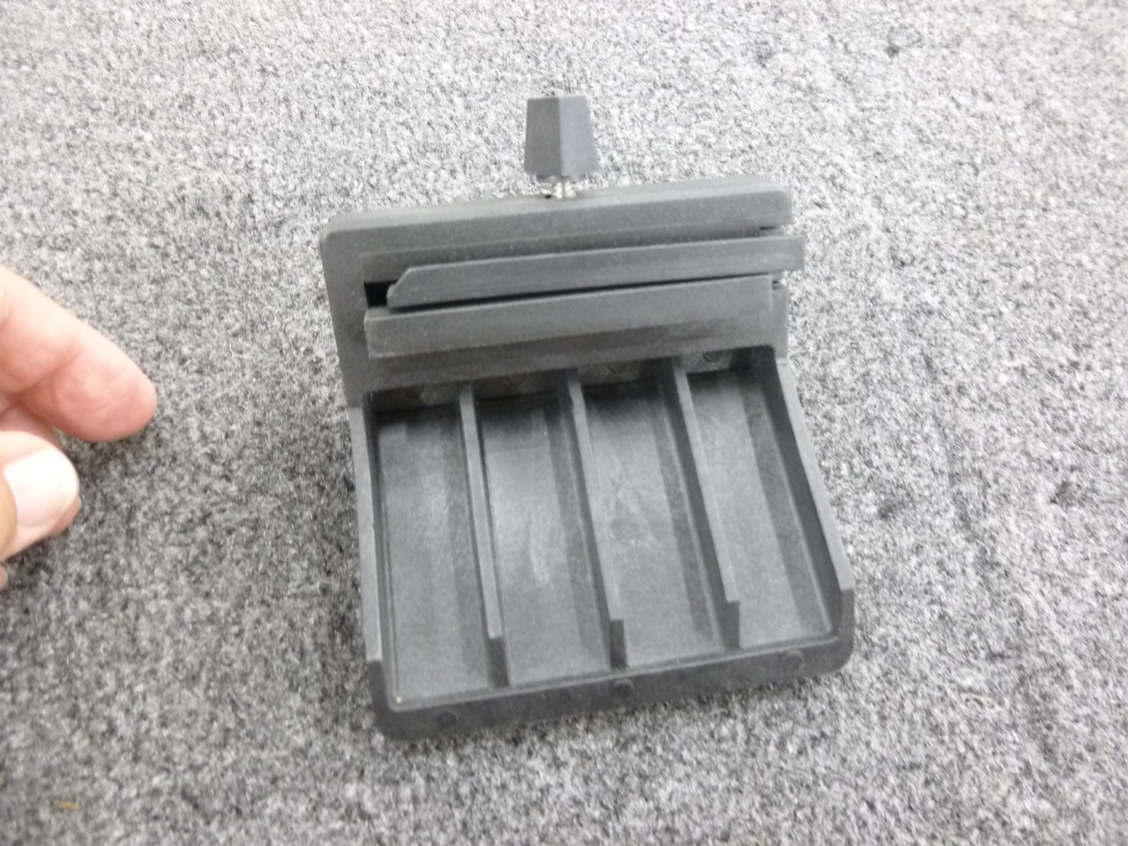 Lund Boat EXTREME MAX Accessory Slider ANGLED Bracket THUMB SCREW BRACKET