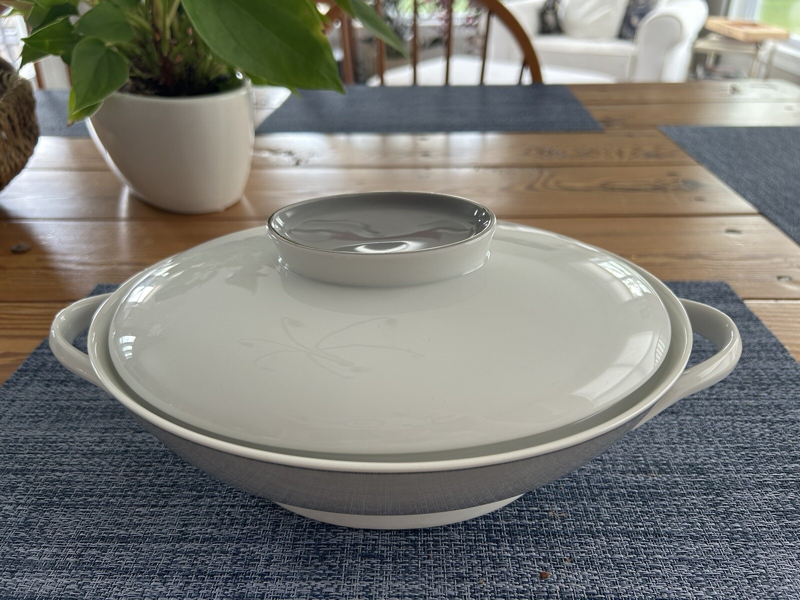 EUC- Easterling Majestic Large 10” Oval Covered Vegetable / Casserole