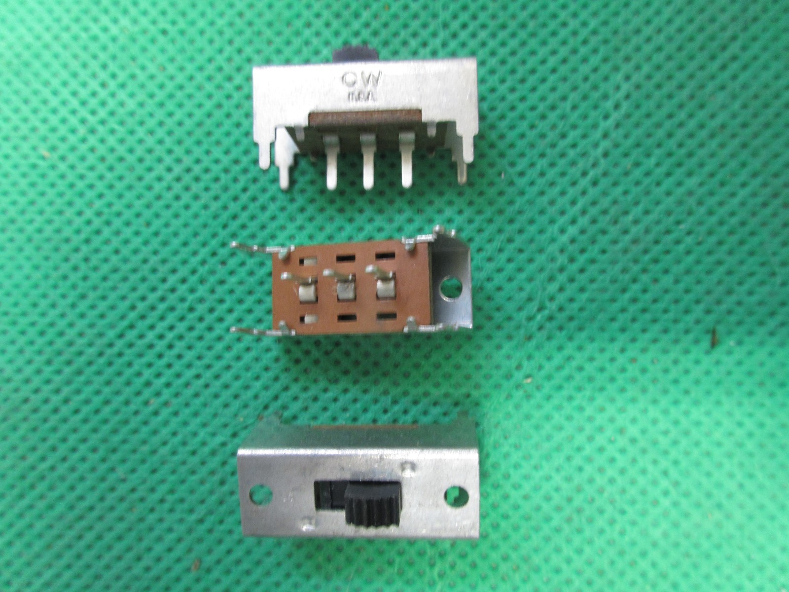 CW GPF-124 Slide Switch  0.5A at 125 Vac/Vdc SPDT w/detent  (25 pieces)