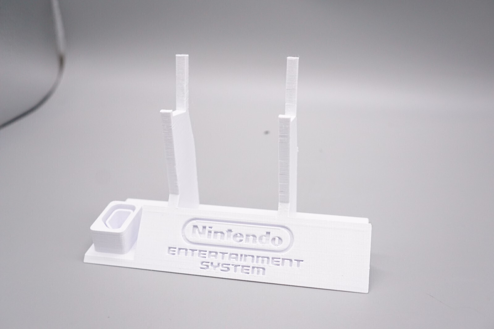 Controller Holder Display for NES Nintendo Entertainment Sys Controllers *White*