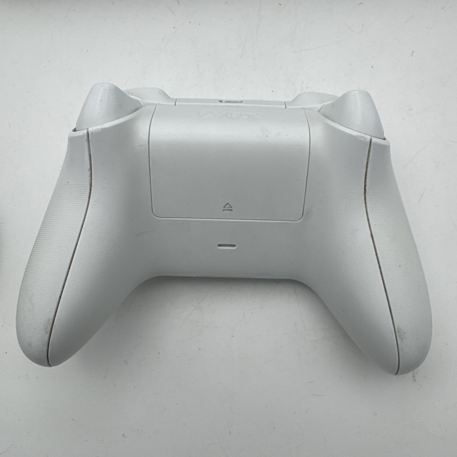 XBOX ONE S 1TB CONSOLE 1681 WITH 1 CONTROLLER & CABLES - TESTED (WBP018149)
