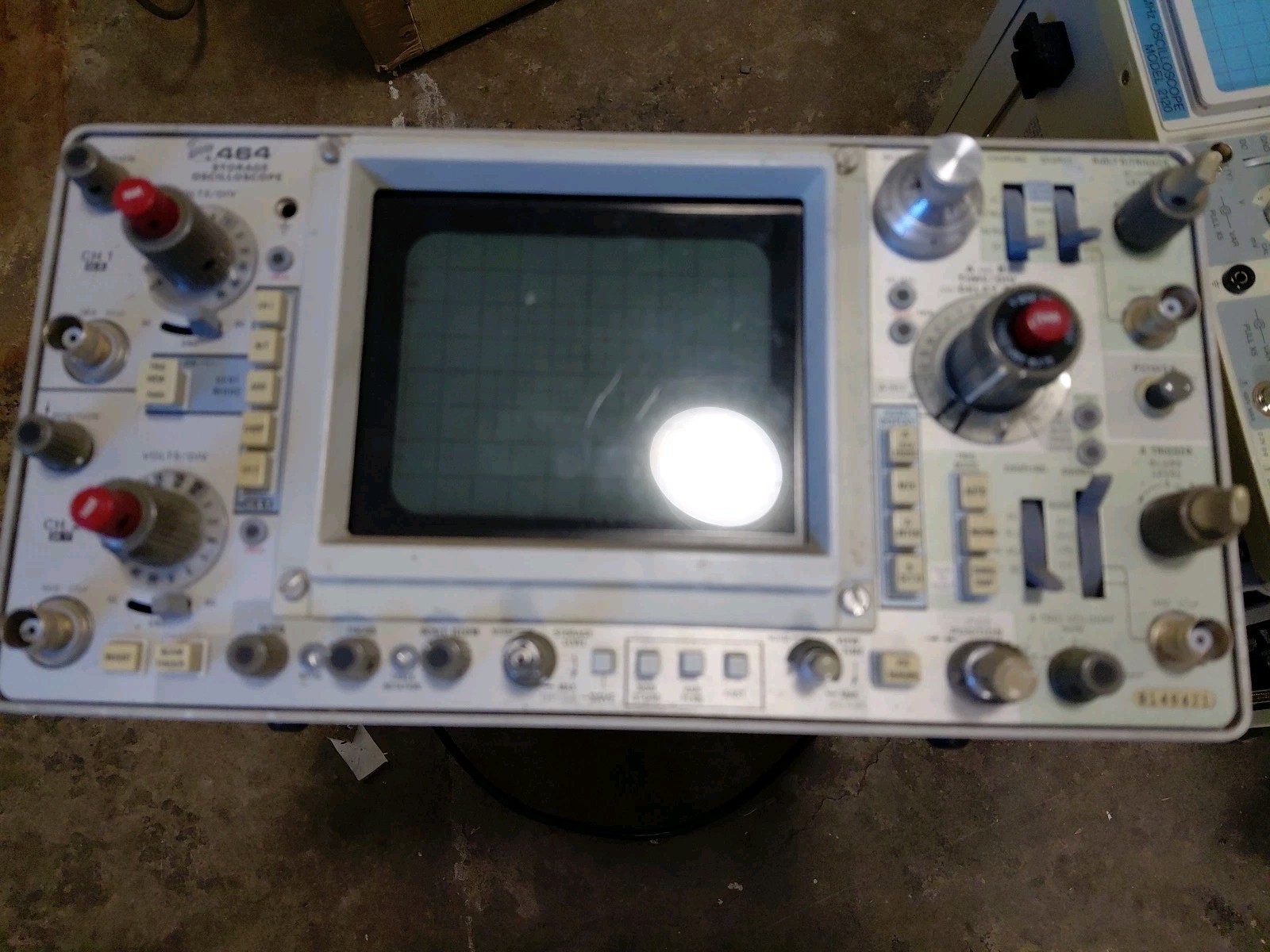 Tektronix 464 Storage Oscilloscope Options 4 & 93 - POWERS ON UNTESTED No Handle