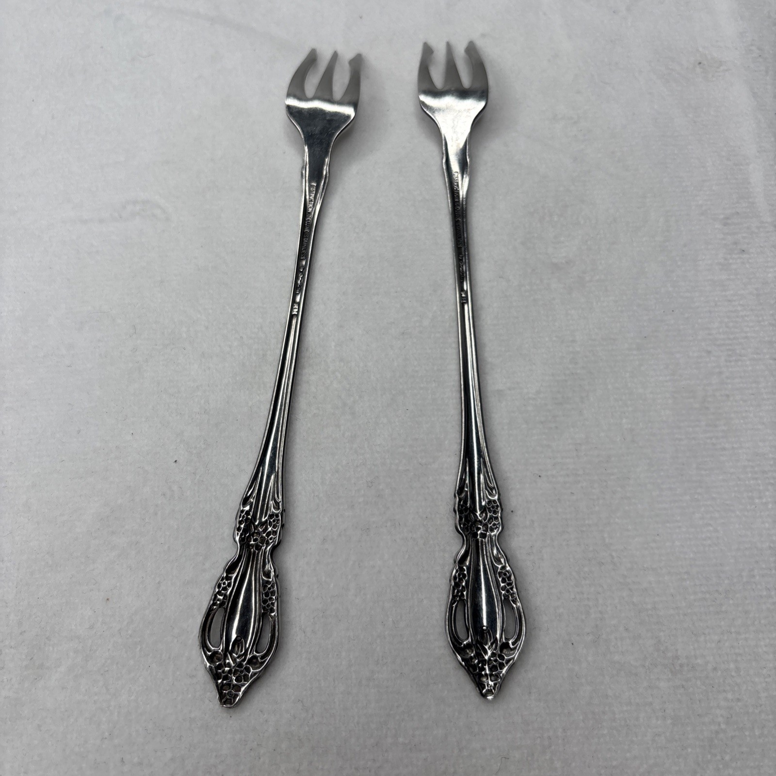 2 Cocktail Forks Oneida Raphael Distinction Deluxe Stainless Flatware
