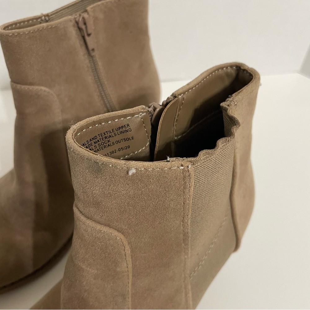 Universal Thread Tan Suede Heeled Booties size 6