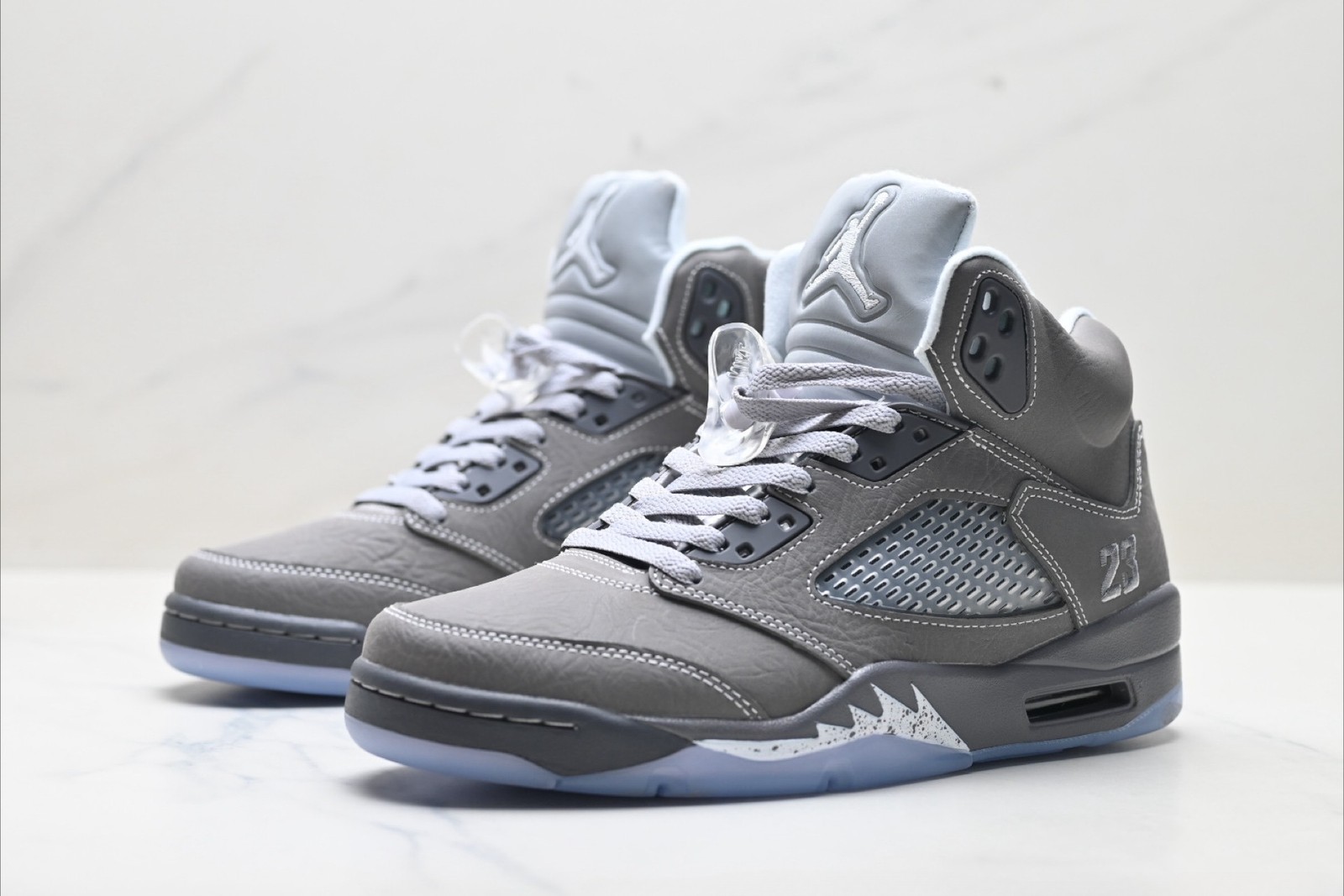 DD0587-002 AJ5 “Wolf Grey” (2026)