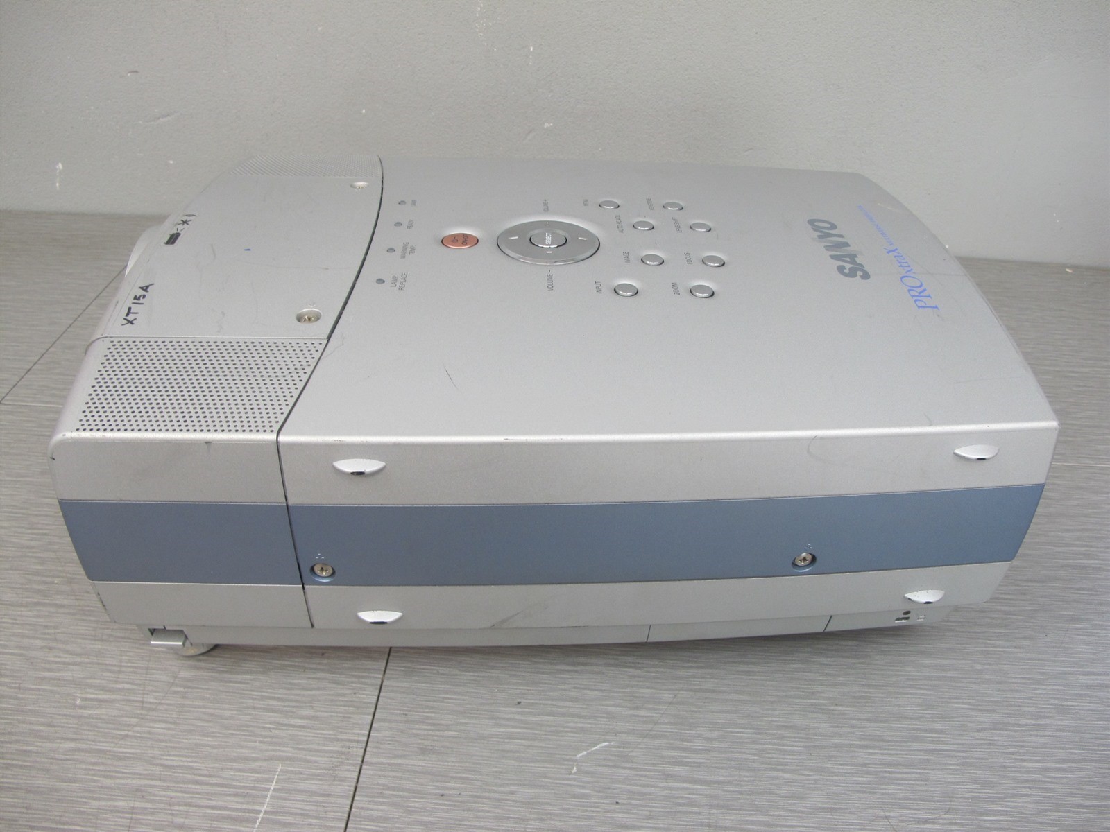 Sanyo PLC-XT15A PRO XtraX Multiverse Projector