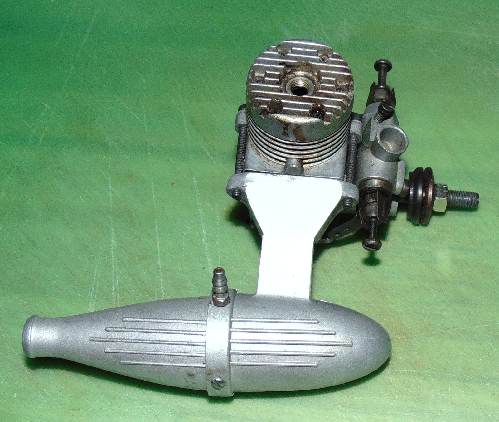 Fox 25 RC Model Airplane Engine wth muffler, used lightly