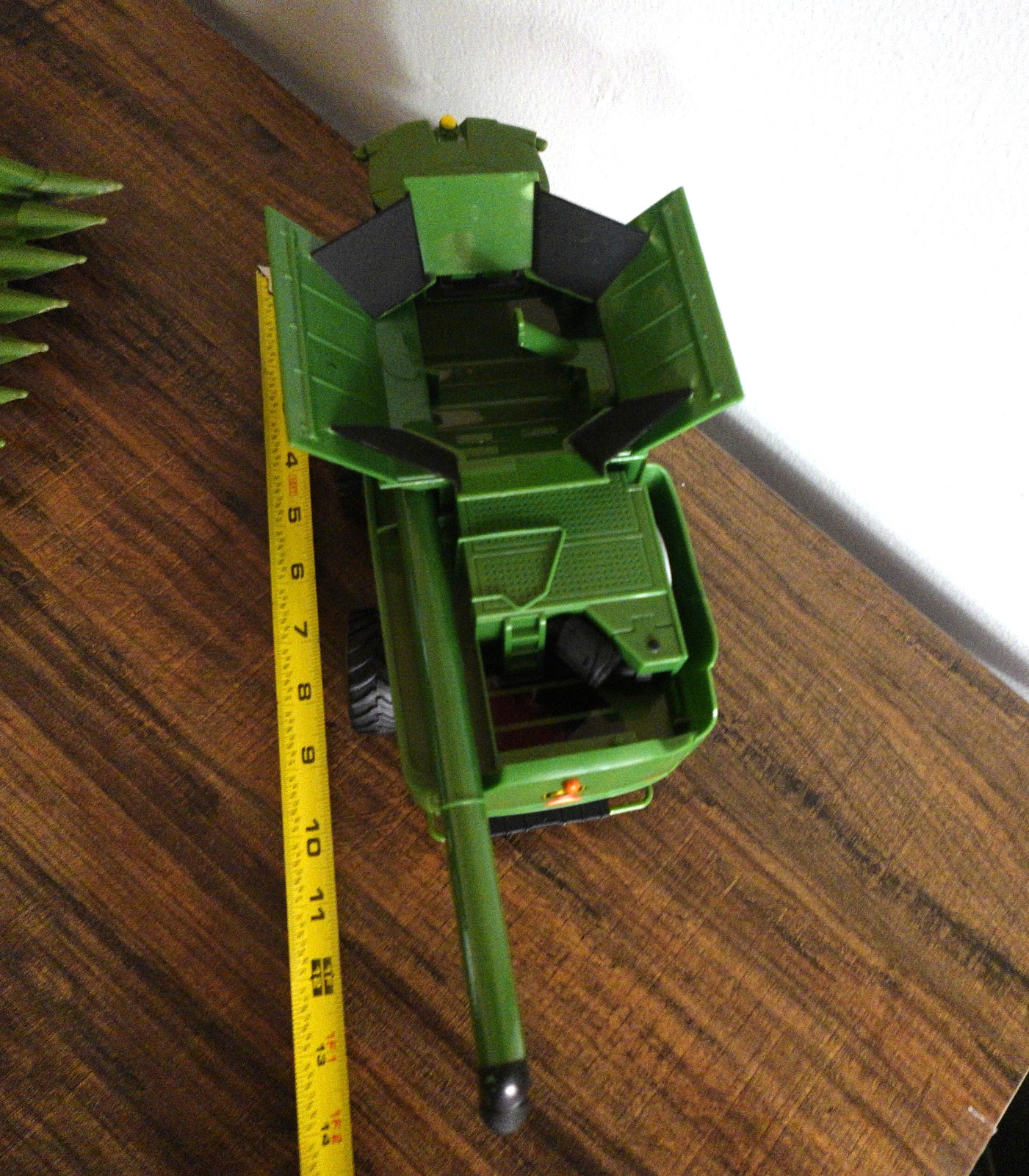 ERTL John Deere S690 Combine 1/32 Scale Full Plastic