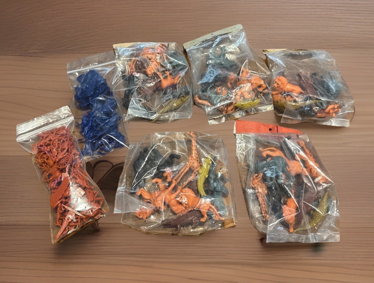 Lot of Vintage Toys Plastic Zoo Safari Animals New In Bags Plus Civil War Us Cal