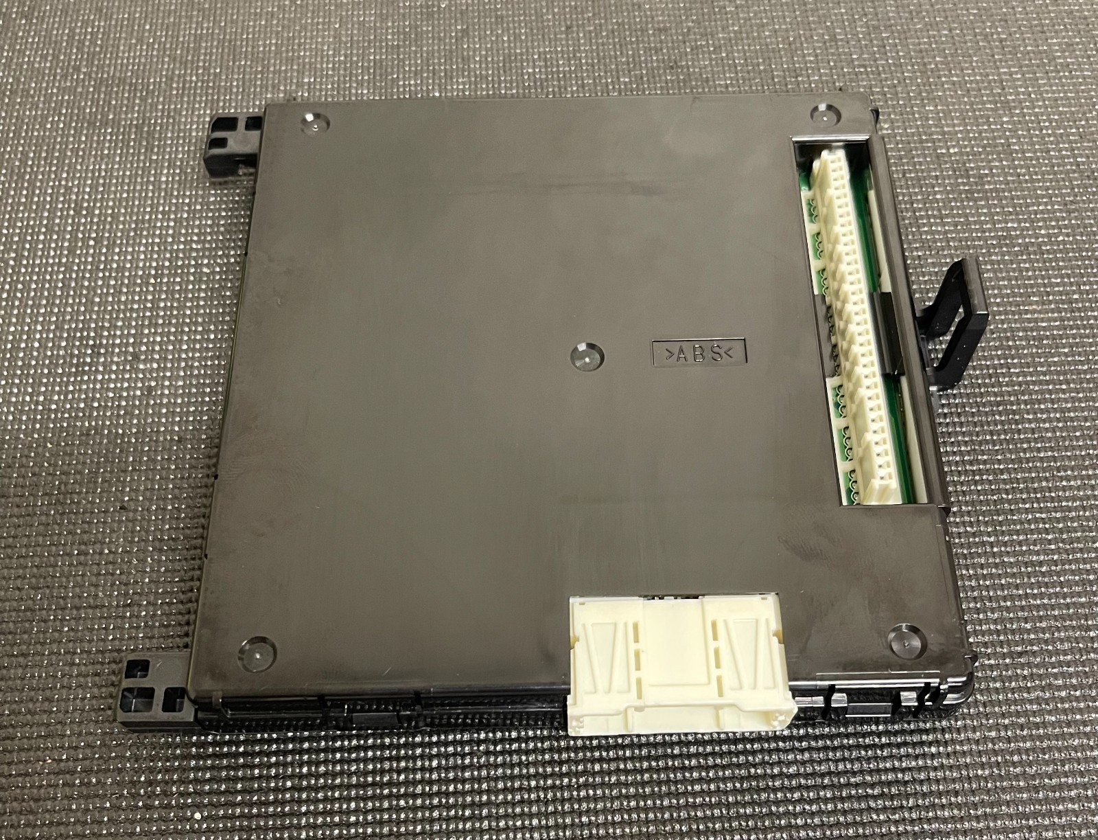2015 2016 Toyota Prius V Multiplex Network Body Control Computer 89221-47390 OEM