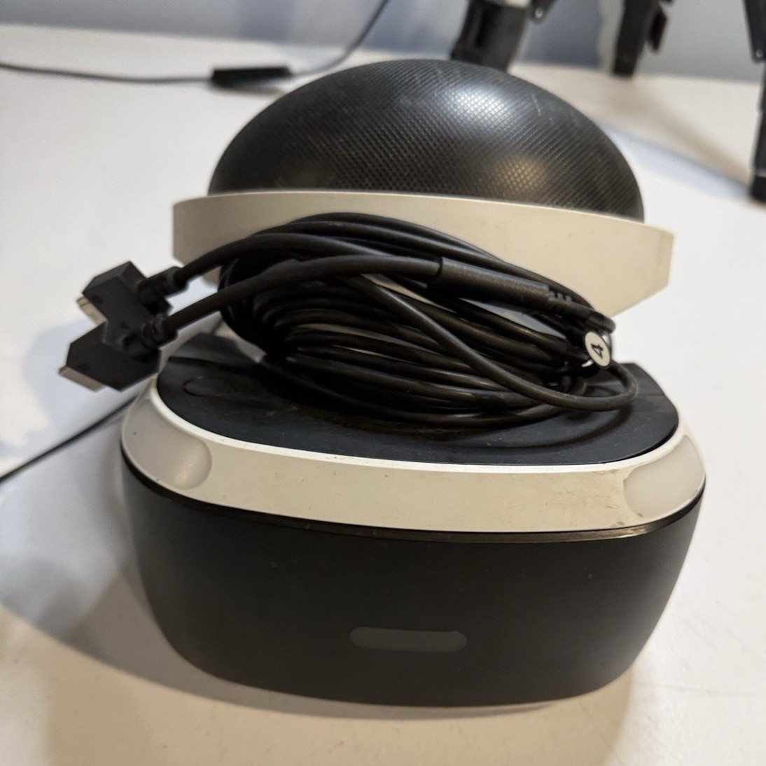 Sony PlayStation VR CUH-ZVR1 120Hz Headset w/ Built-In Headphones Cables