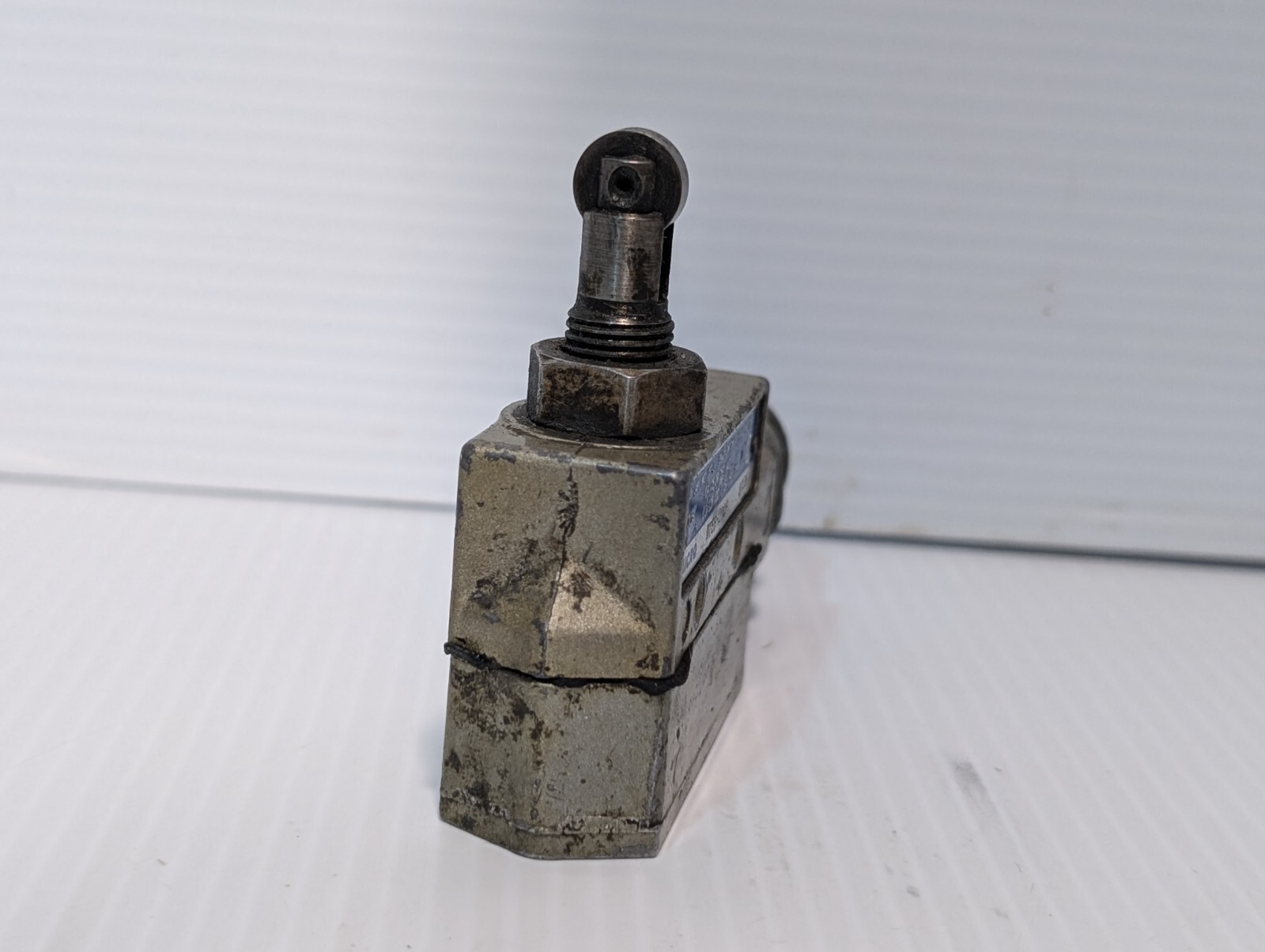 Yamatake Honeywell DTE6-2RQ9 Micro Switch/Limit Switch