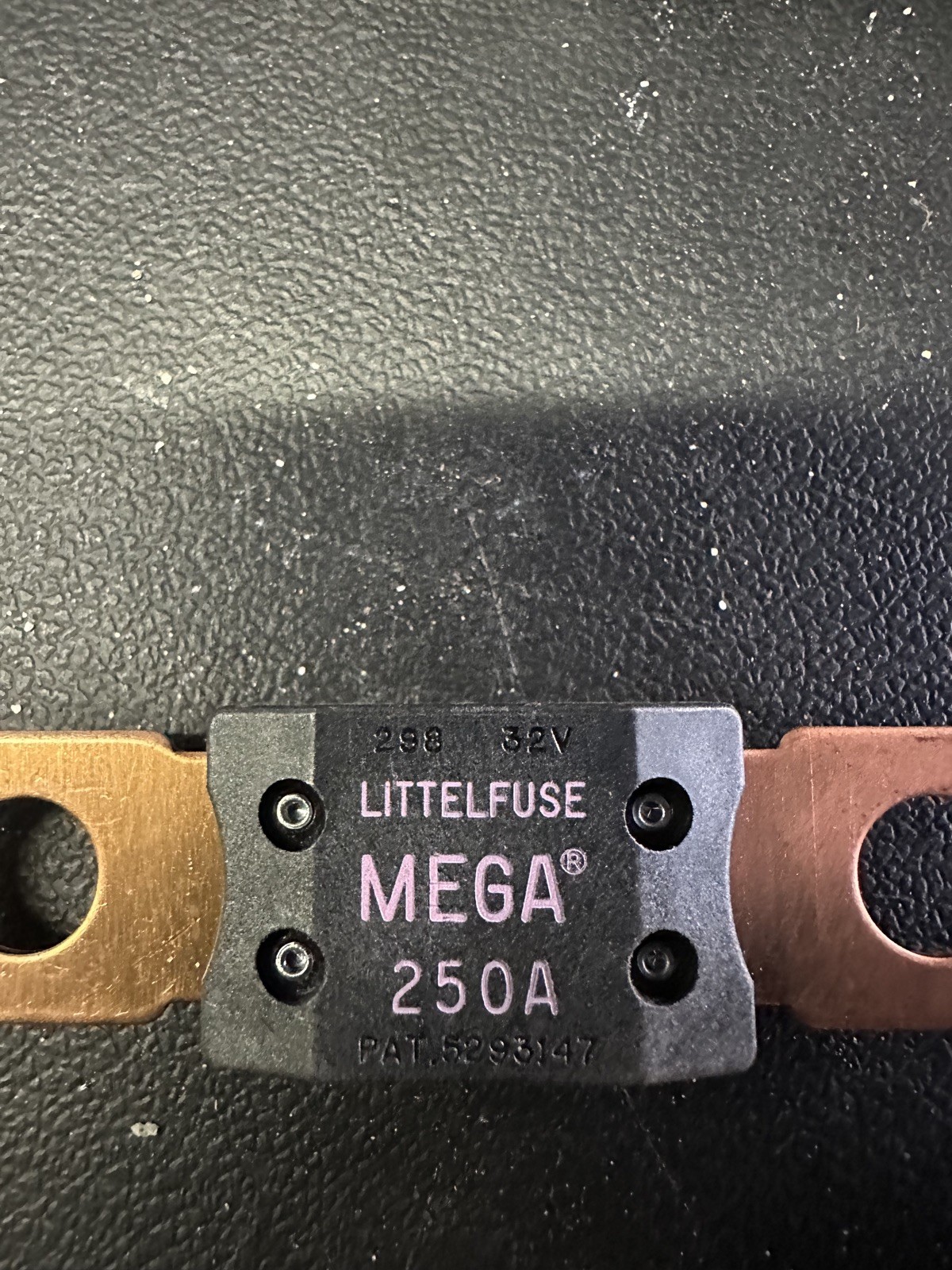 LITTELFUSE 250A, 32VDC, Auto Fuses MEGA Bolt-On Box