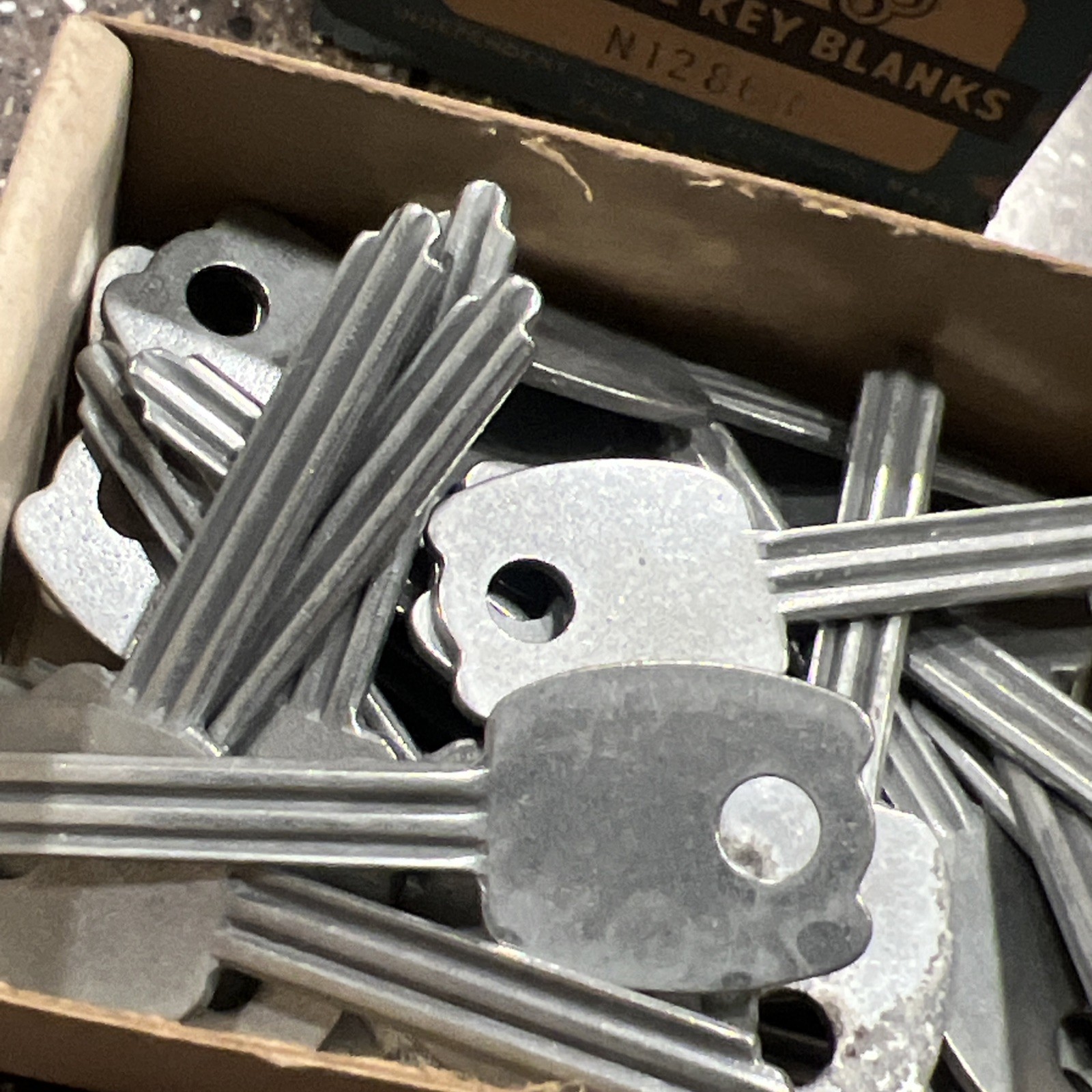 Lot of 33 ILCO N1286R Steel Warded Key Blanks For Master Lock With Original Box