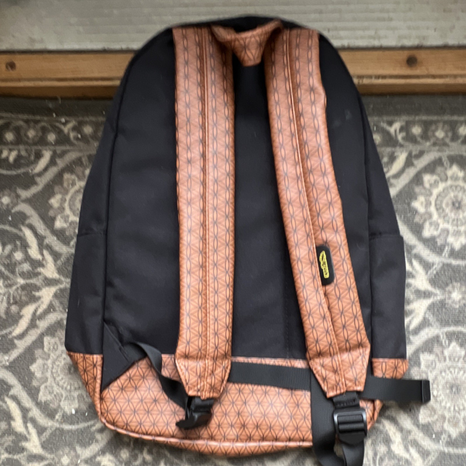 seedleSs Hiking Backpack Black Brown Patterned Straps Adjustable Front Pocket