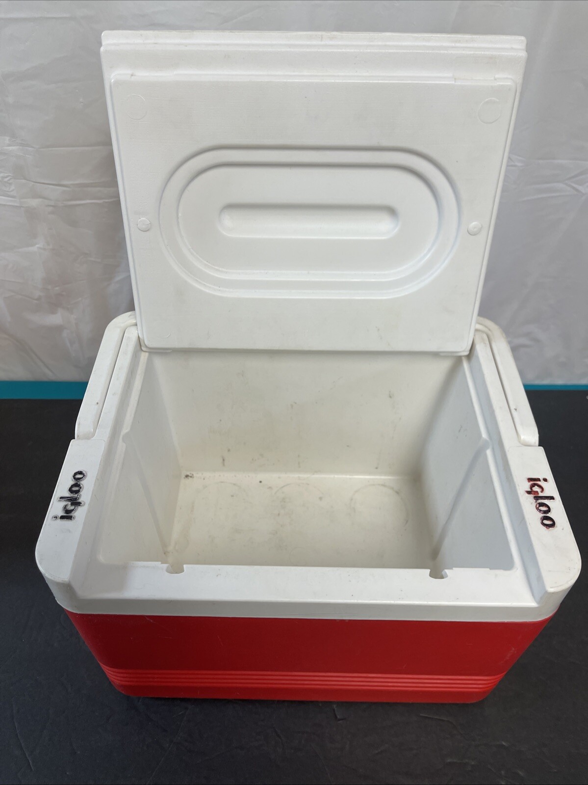 Vintage Igloo Legend 6 Red/ White Cooler Flip Top