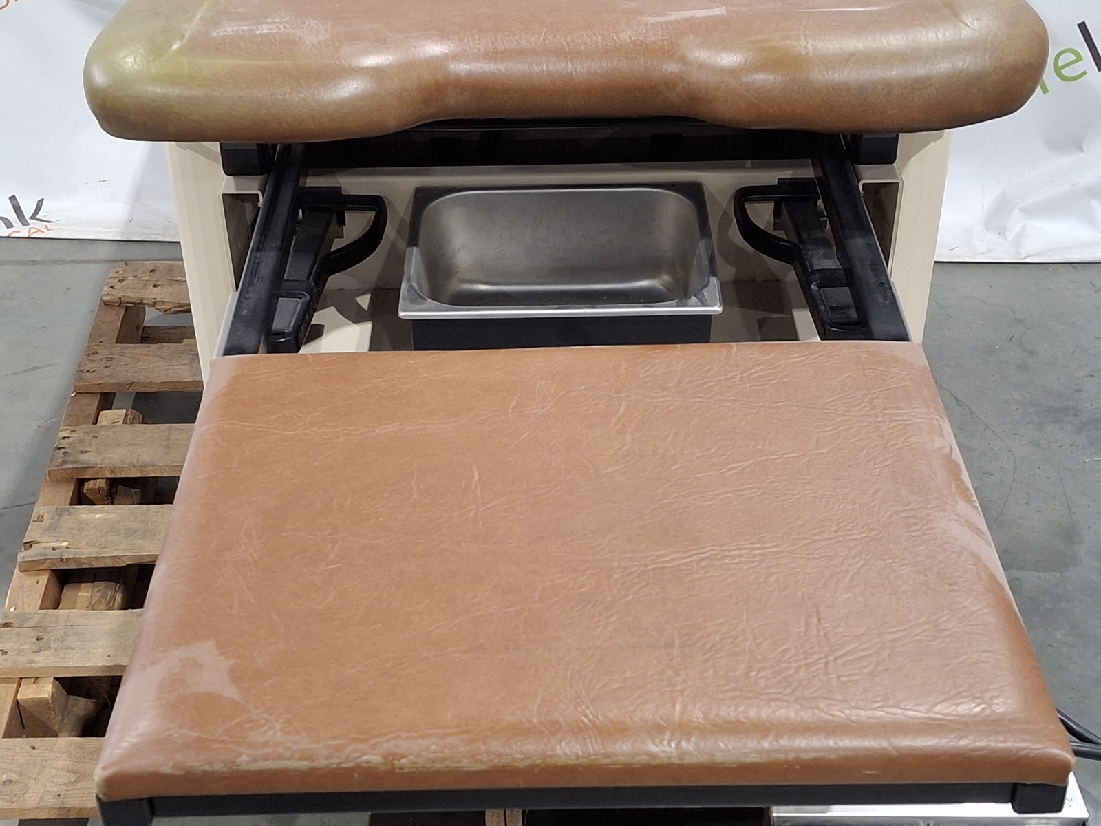 Enochs Power 4000 Exam Chair