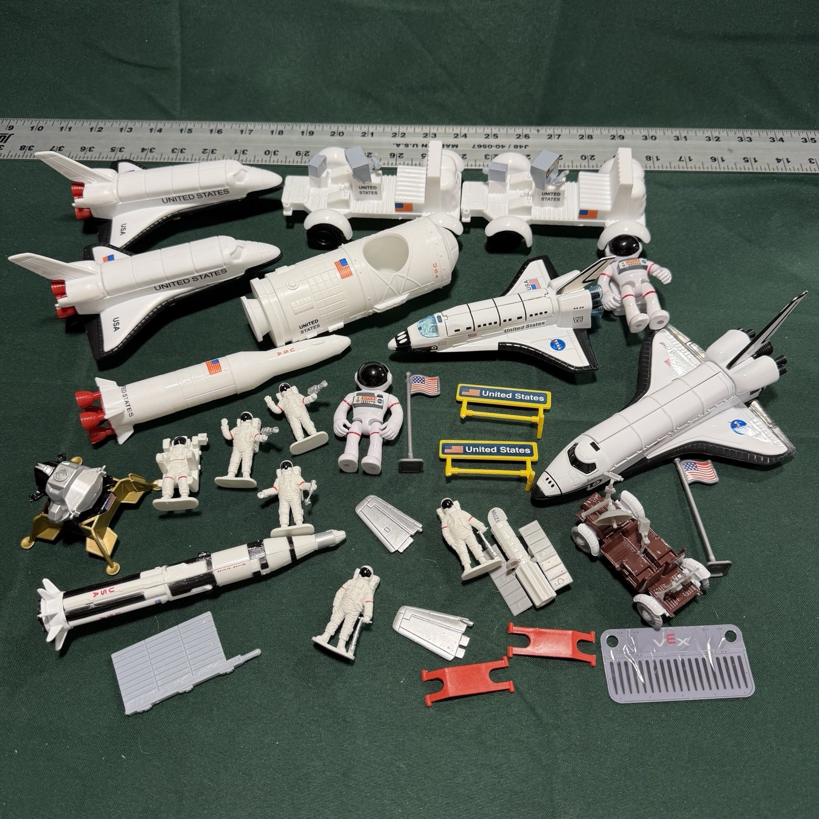 NASA - Astronaut Toy Figure Lot - Space Shuttle - Plastic/Metal - Artemis - Moon