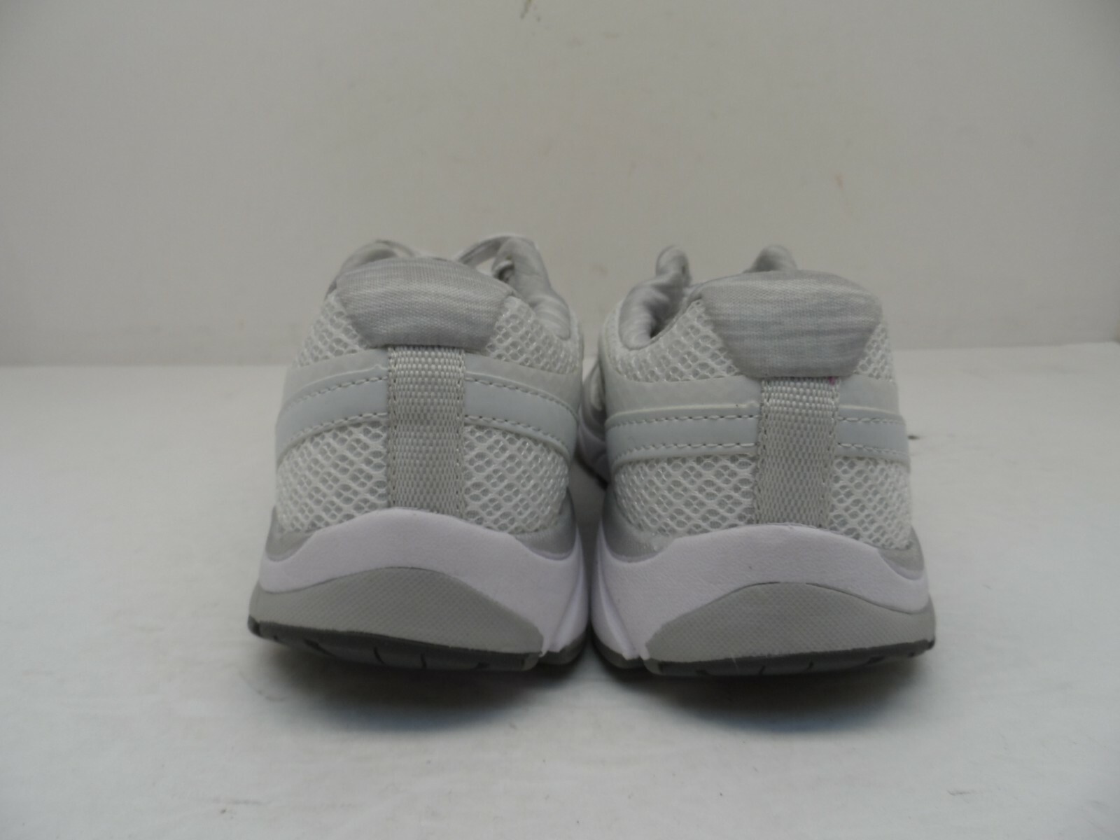 Vionic Women's SATIMA ACTIVE SNEAKER White/Silver Size 6M