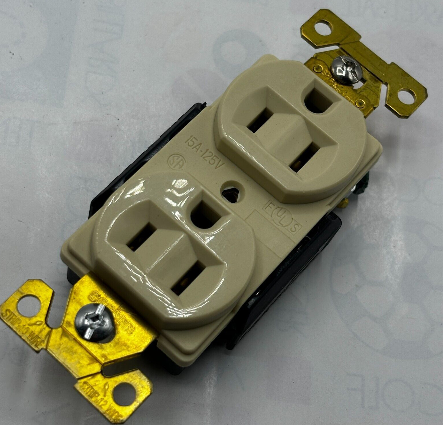 Cooper  5262V Receptacle Duplex  15A 125V 2P 3F ⭐