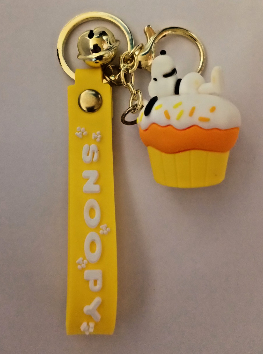 SNOOPY CUPCAKE KEYCHAIN / BACKPACK CLIP -PVC 3D-NEXT DAY SHIPPING