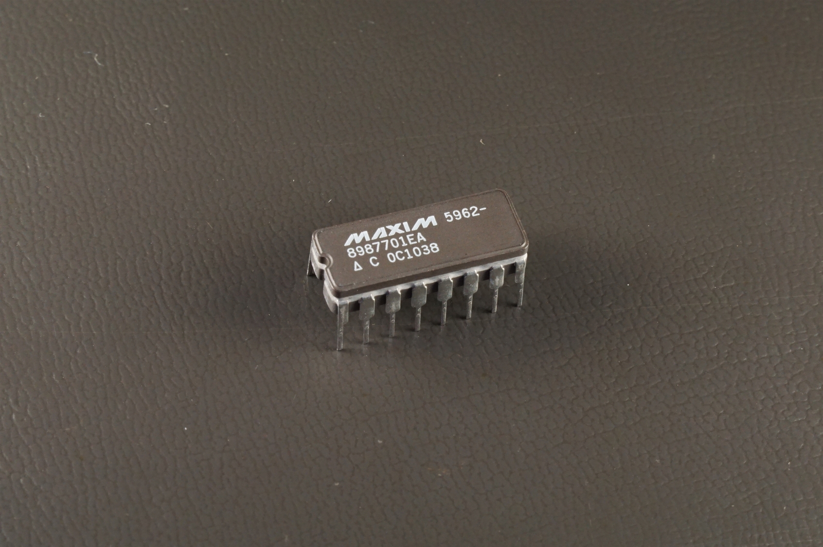 5962-8987701EX Maxim Transceiver 2/2 Driver/Receiver 5V 16-CDIP MAX232MJE/883B