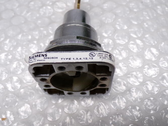 SIEMENS 526C6CH SELECTOR SWITCH W/KEY NSNP