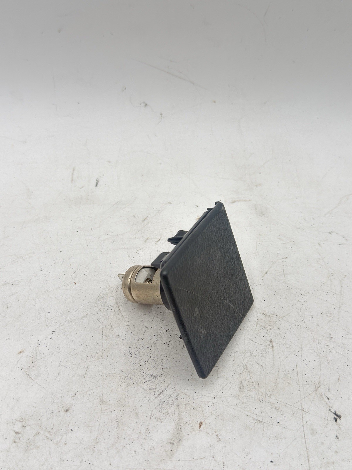 03-05 Nissan 350z Rear 12v Outlet Charging Port Lighter Assembly Black OEM
