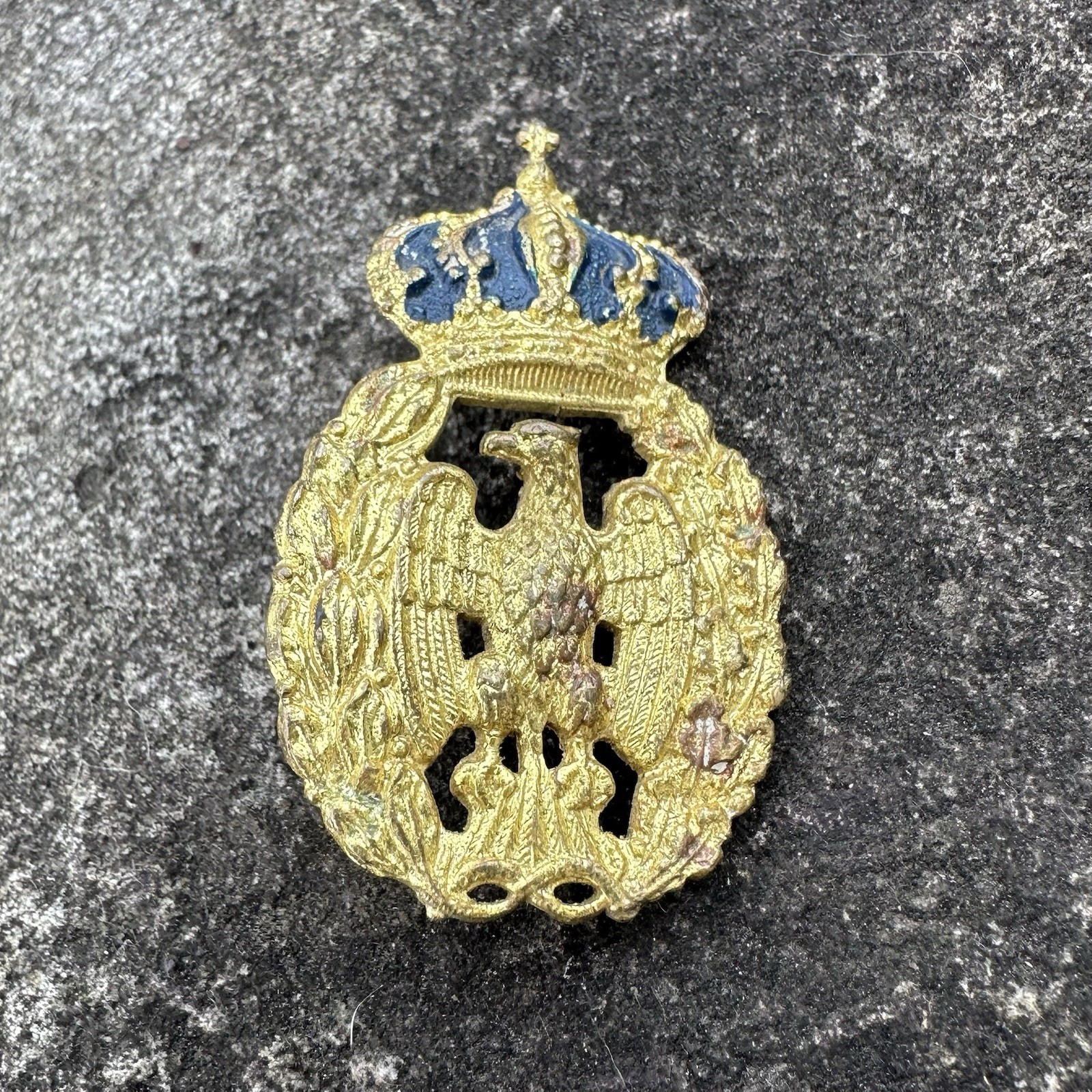 ORIGINAL WWII WW2 Italian Air Force Cap Hat Eagle Badge Pin - Missing 1 Screw