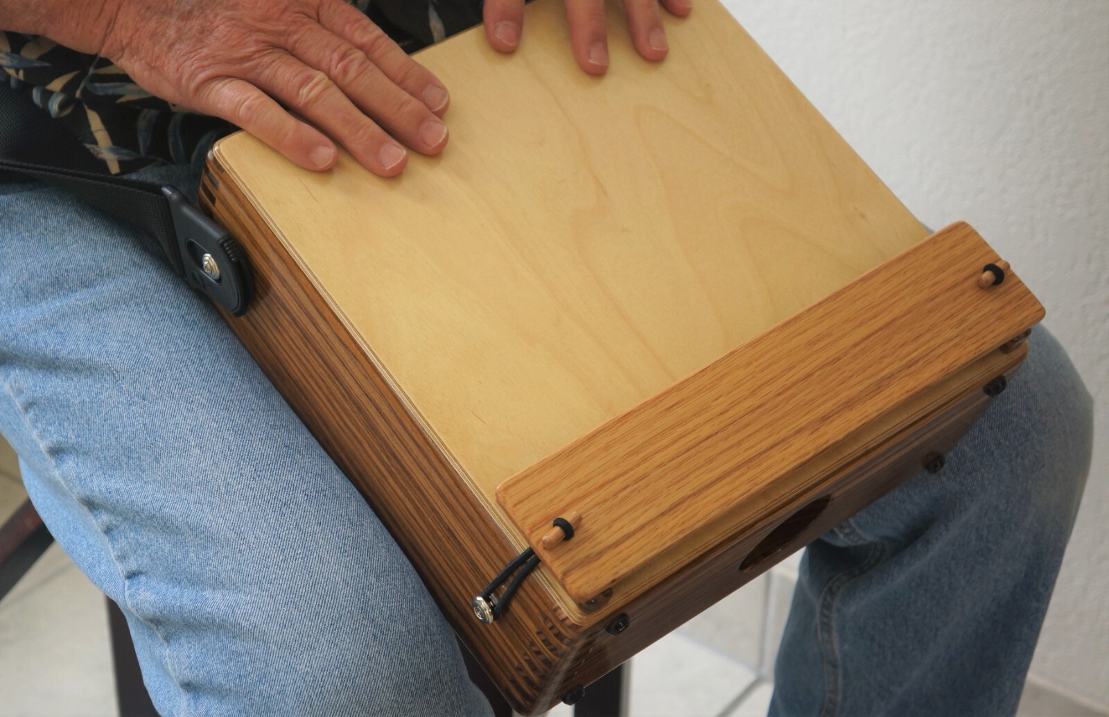 Rodilla Cajon...Walnut Model 12"