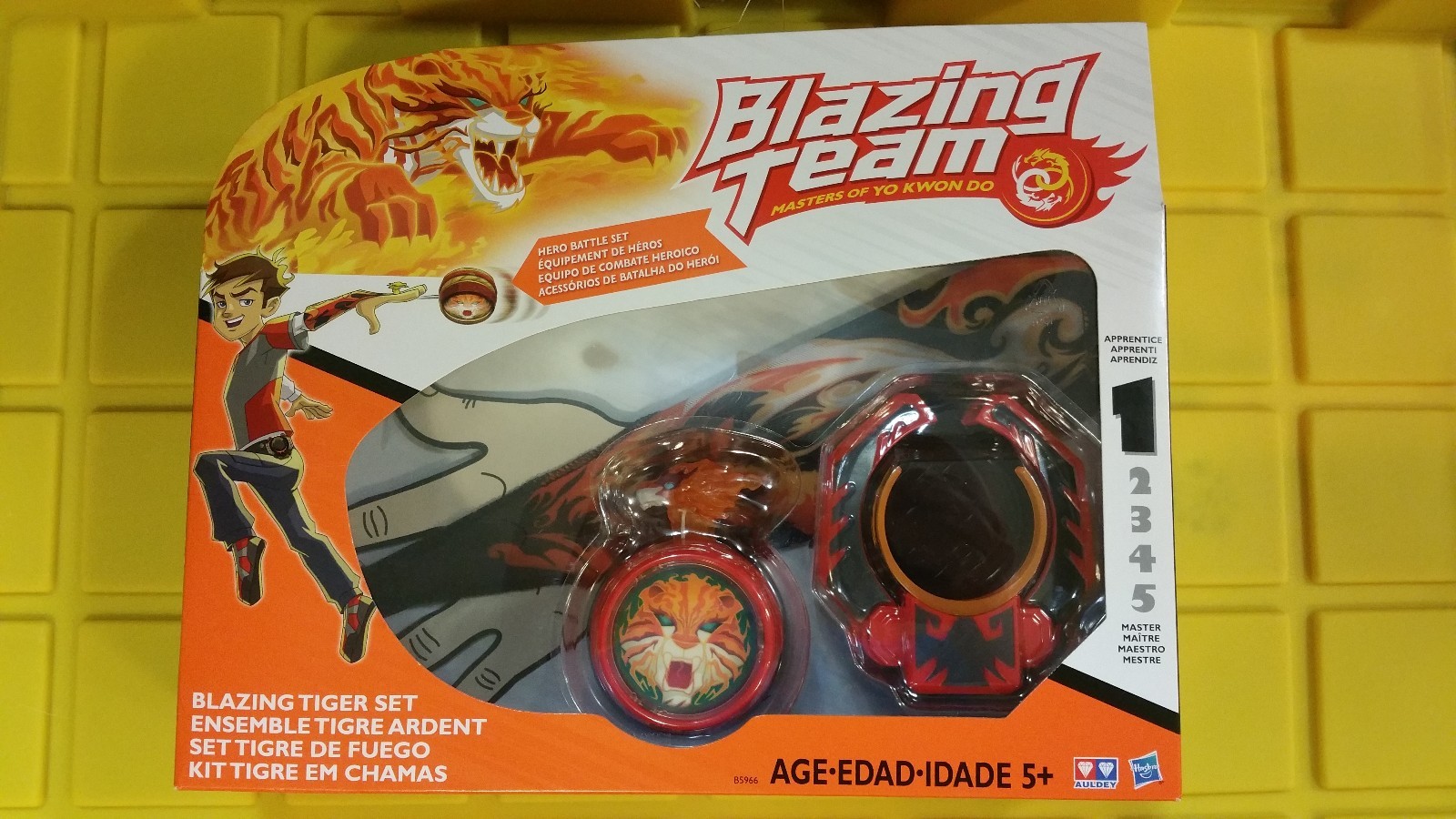 YO-YO Blazing Team Masters of Yo Kwon Do Tiger Hero Battle Set Sealed NEW Hasbro