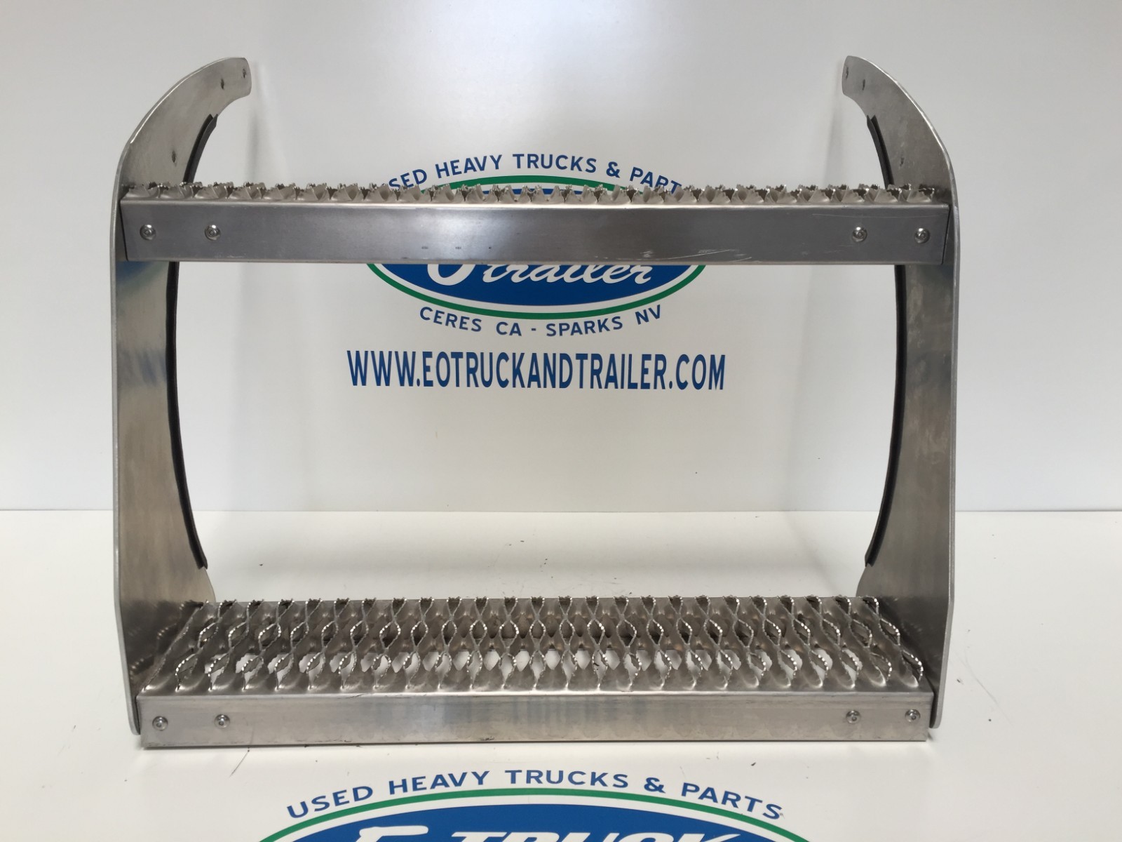 Peterbilt 26" Fuel Tank Step Kit - 26" Long